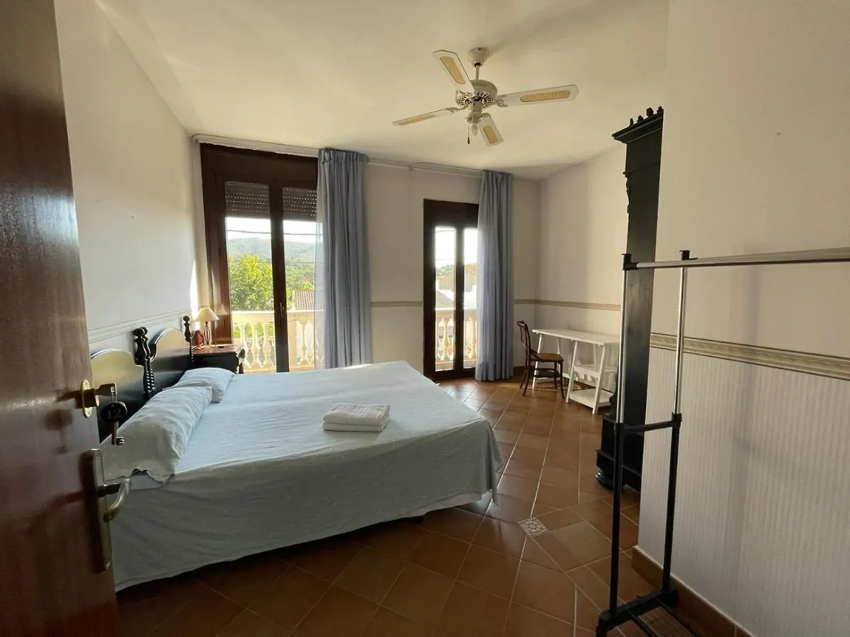 Guest house Habitaciones En Villa Coliving Masia Rural San Fausto de Campcentellas Spain